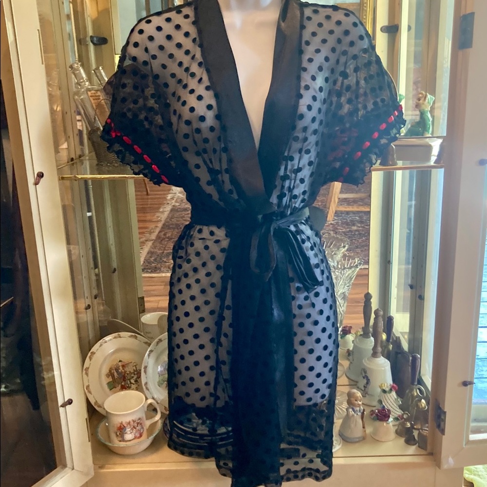 VINTAGE LINEA DONATEELLA BLACK & RED FISHNET ROBE - Picture 2 of 6
